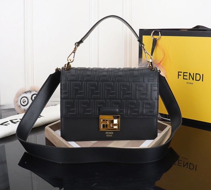 202103SS新作 FENDI フェンディ レディースショルダーバックスーパーコピー