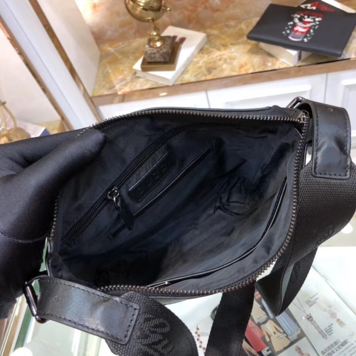 2021SS新作 Gucci グッチ メンズ ショルダーバックスーパーコピー