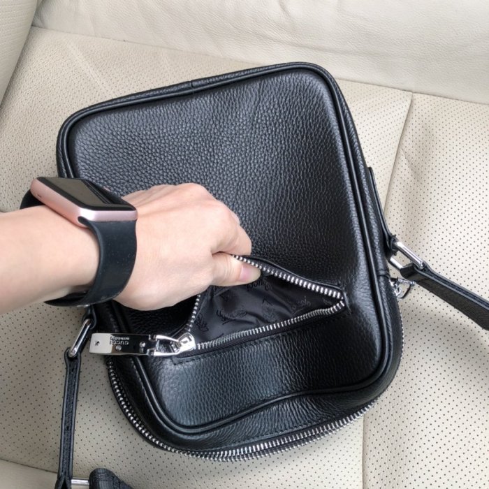 2020SS新作 Gucci グッチ メンズ ショルダーバックスーパーコピー