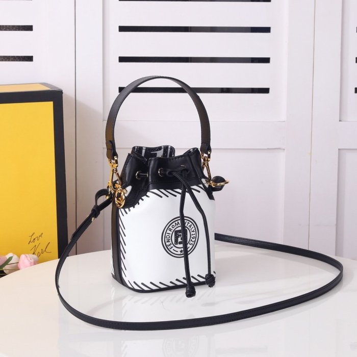 2020SS新作 FENDI フェンディ レディース ショルダーバック スーパーコピー