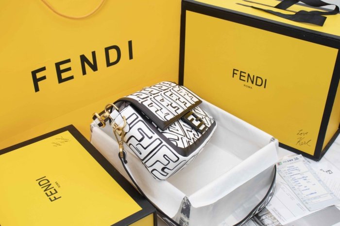 202103SS新作 FENDI フェンディ レディースショルダーバックスーパーコピー