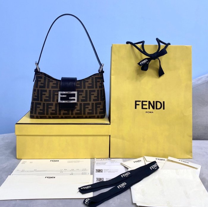 202103SS新作 FENDI フェンディ レディースショルダーバックスーパーコピー