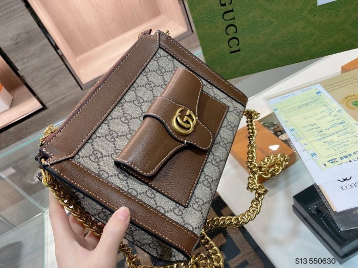 202103SS新作Gucci グッチ レディースショルダーバッグスーパーコピー