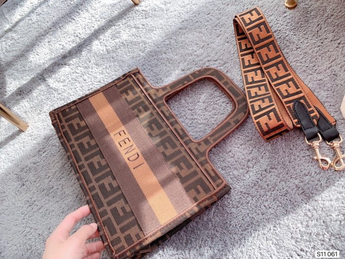 2020SS新作 FENDI フェンディ レディース ハンドバックスーパーコピー