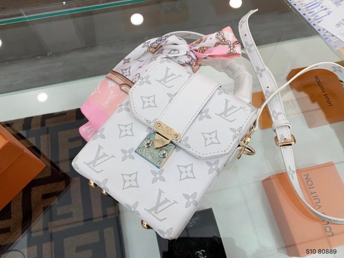 202103SS新作Gucci グッチ レディースショルダーバッグスーパーコピー