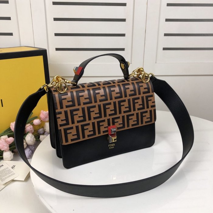 2020SS新作 FENDI フェンディ レディース ショルダーバック スーパーコピー