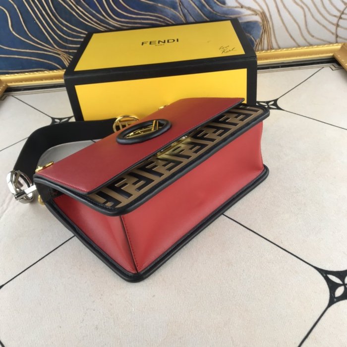2021SS新作 FENDI フェンディ レディースショルダーバックスーパーコピー