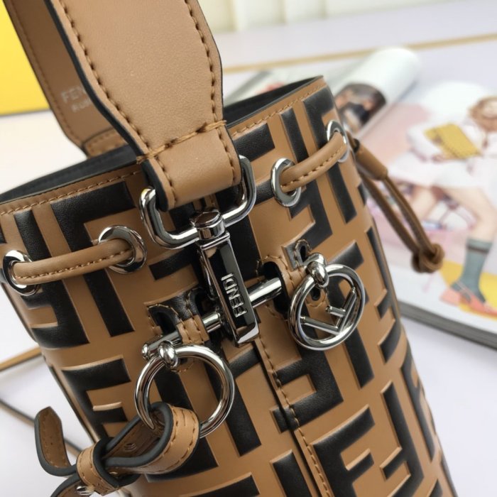 2020SS新作 FENDI フェンディ レディース ショルダーバック スーパーコピー
