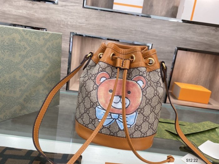202103SS新作Gucci グッチ レディースショルダーバッグスーパーコピー