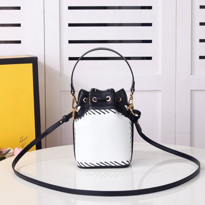 2020SS新作 FENDI フェンディ レディース ショルダーバック スーパーコピー