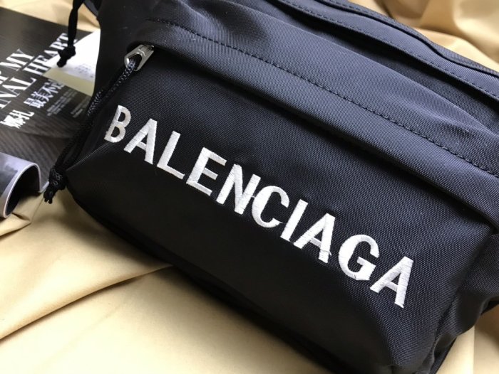 2020SS新作 Balenciaga バレンシアガ メンズ ショルダーバック スーパーコピー