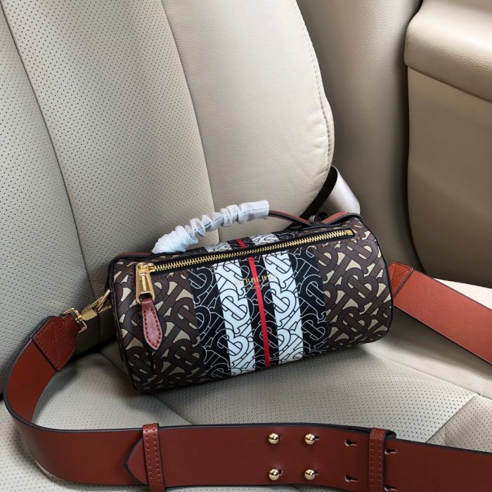 2020SS新作 Burberry バーバリー メンズ ショルダーバック スーパーコピー