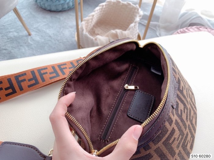 2020SS新作 FENDI フェンディ レディース ショルダーバック スーパーコピー