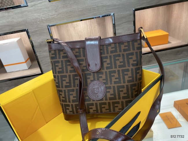 202103SS新作 FENDI フェンディ レディースショルダーバックスーパーコピー