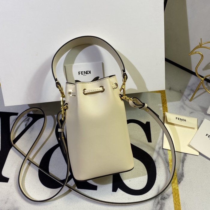2020SS新作 FENDI フェンディ レディース ショルダーバック スーパーコピー