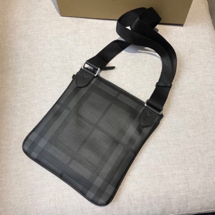 202103SS新作 Burberry バーバリー メンズ ショルダーバック スーパーコピー