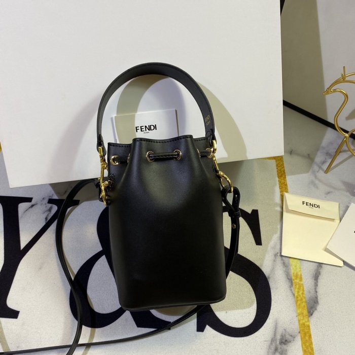 2020SS新作 FENDI フェンディ レディース ショルダーバック スーパーコピー