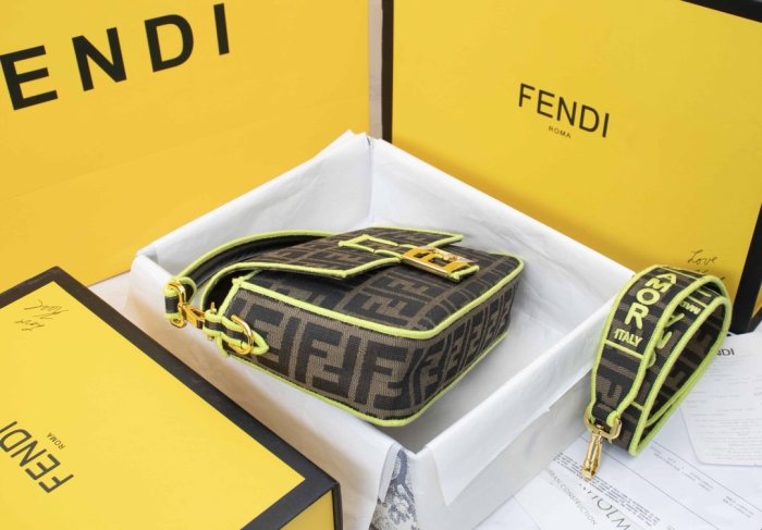 202103SS新作 FENDI フェンディ レディースショルダーバックスーパーコピー
