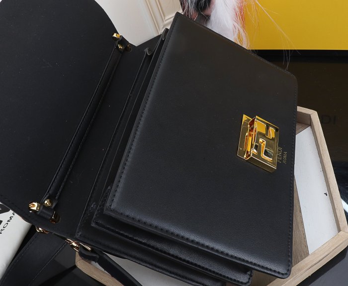 202103SS新作 FENDI フェンディ レディースショルダーバックスーパーコピー