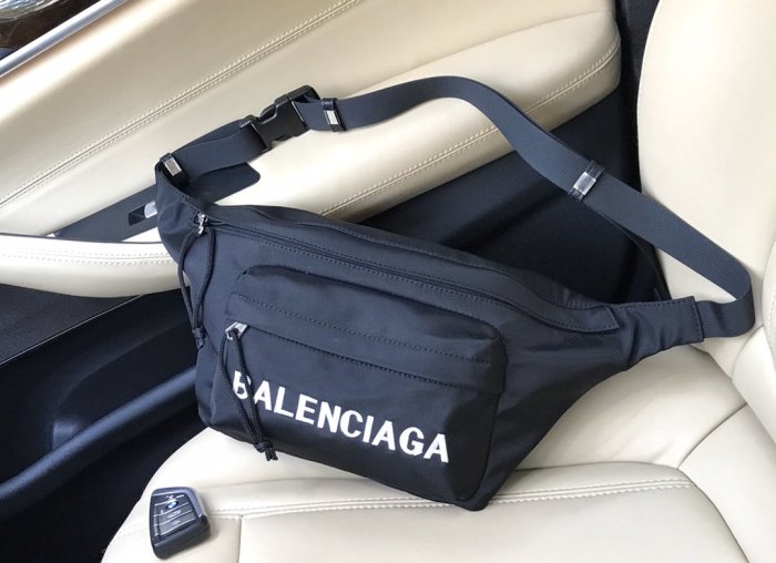 2020SS新作 Balenciaga バレンシアガ メンズ ショルダーバック スーパーコピー