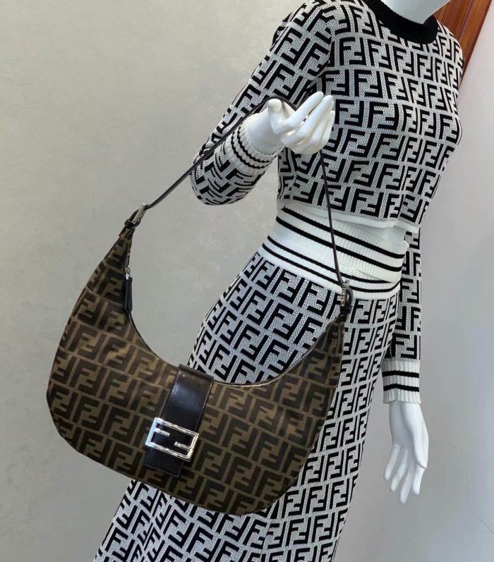 202103SS新作 FENDI フェンディ レディースショルダーバックスーパーコピー