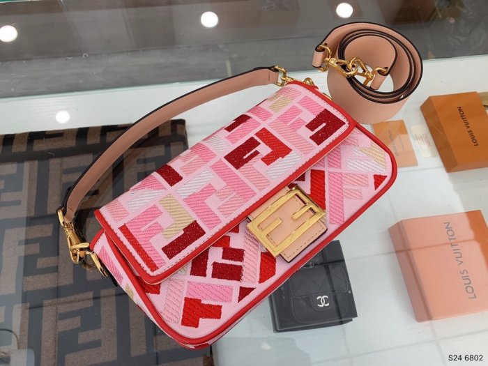 202103SS新作 FENDI フェンディ レディースショルダーバックスーパーコピー