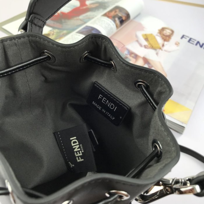 2020SS新作 FENDI フェンディ レディース ショルダーバック スーパーコピー