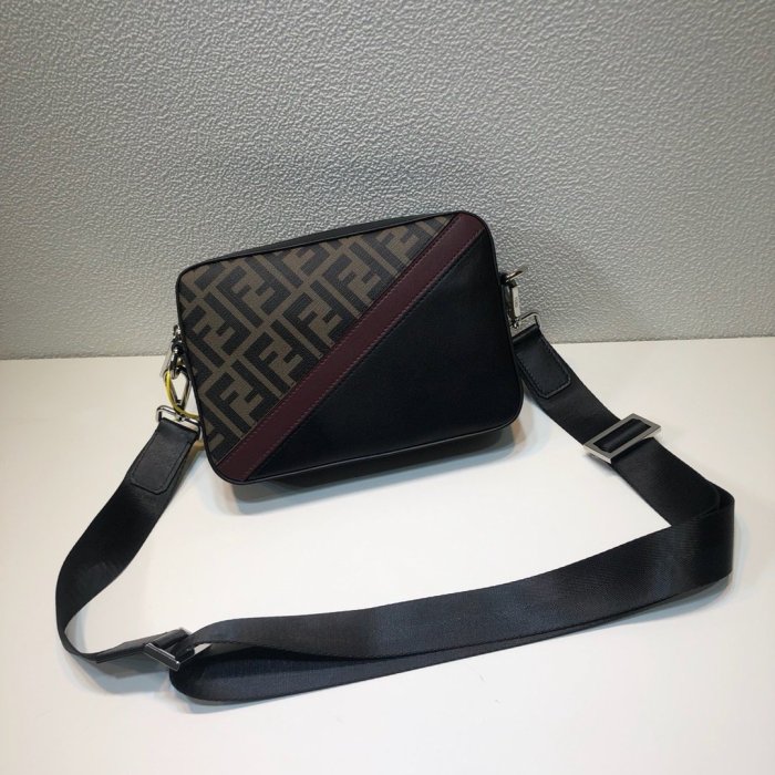 2020SS新作 FENDI フェンディ ショルダーバック スーパーコピー