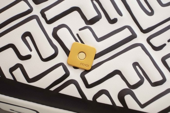 202103SS新作 FENDI フェンディ レディースショルダーバックスーパーコピー