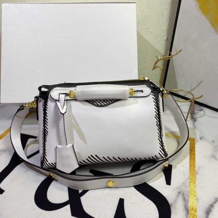 2020SS新作 FENDI フェンディ レディース ショルダーバック スーパーコピー