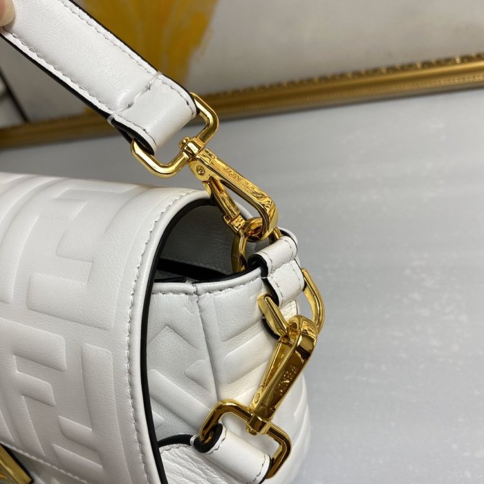 2020SS新作 FENDI フェンディ レディース ショルダーバック スーパーコピー