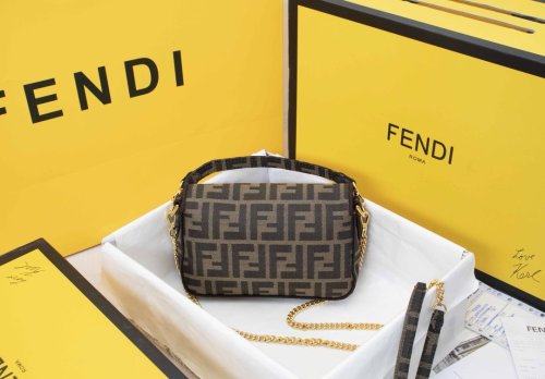 202103SS新作 FENDI フェンディ レディースショルダーバックスーパーコピー