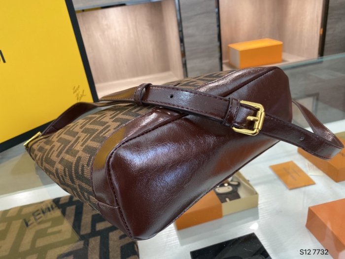 202103SS新作 FENDI フェンディ レディースショルダーバックスーパーコピー