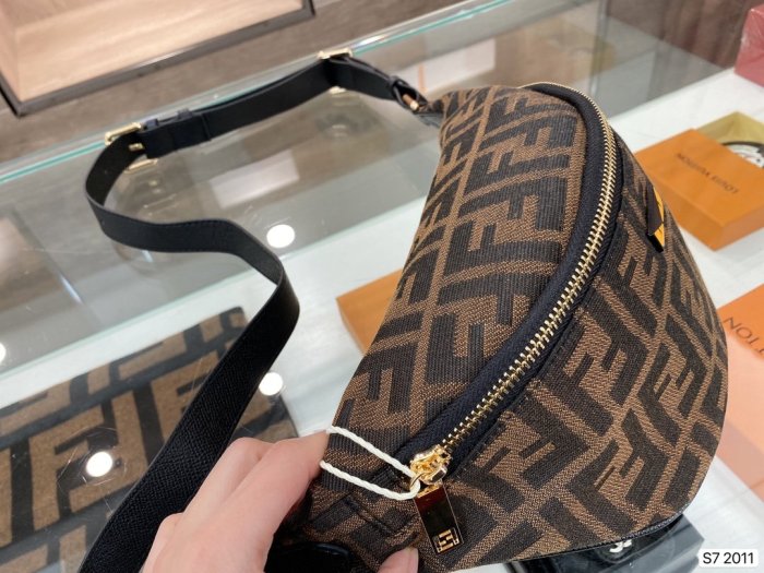 202103SS新作 FENDI フェンディ レディースショルダーバックスーパーコピー