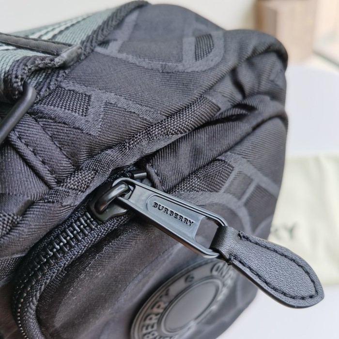 2020SS新作 Burberry バーバリー メンズ ショルダーバック スーパーコピー
