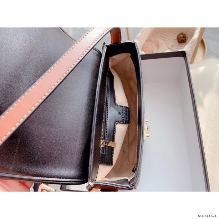 2021SS新作Gucci グッチ レディースショルダーバッグスーパーコピー