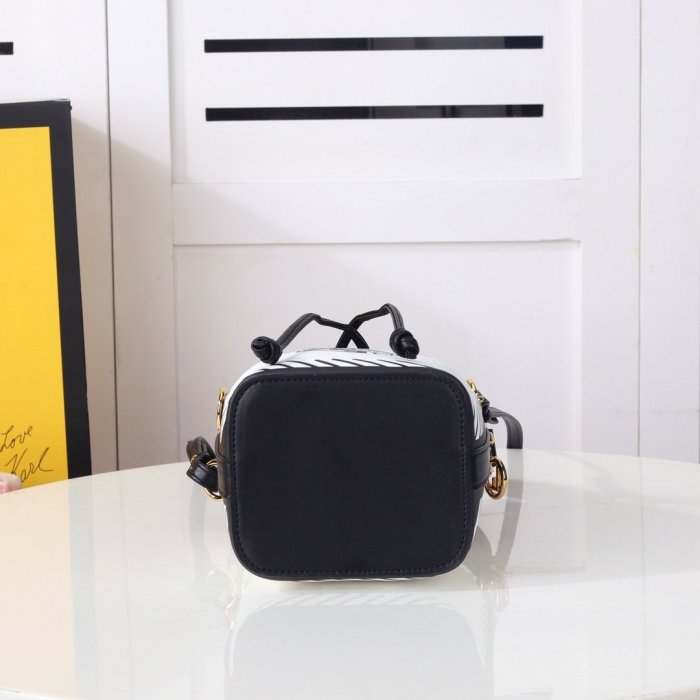 2020SS新作 FENDI フェンディ レディース ショルダーバック スーパーコピー