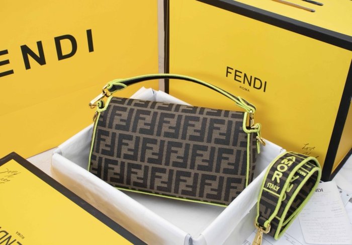 202103SS新作 FENDI フェンディ レディースショルダーバックスーパーコピー