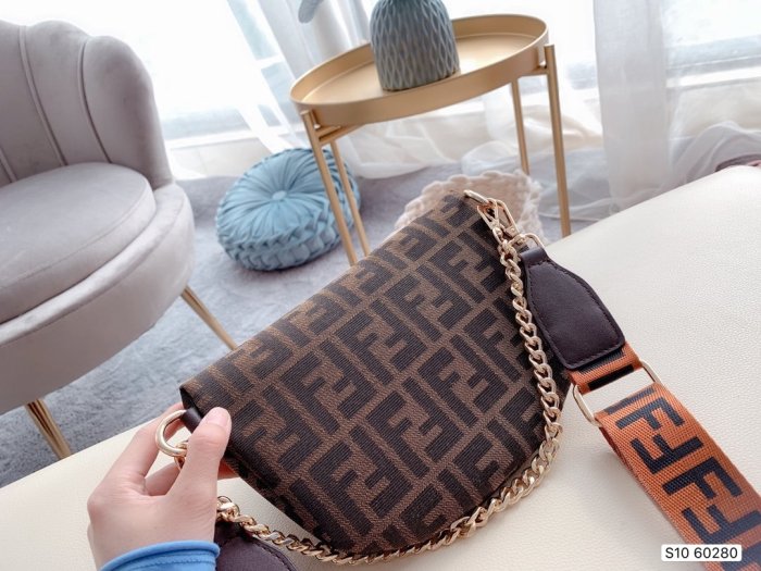 2020SS新作 FENDI フェンディ レディース ショルダーバック スーパーコピー