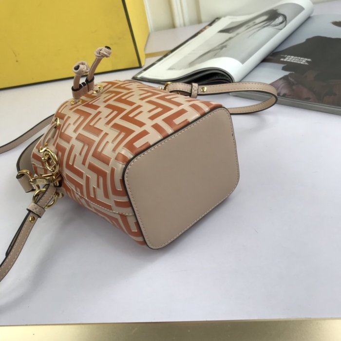 2020SS新作 FENDI フェンディ レディース ショルダーバック スーパーコピー