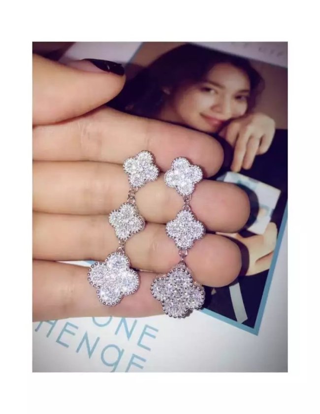 Van Cleef & Arpels ヴァン クリーフ＆アーペル イヤリング ピアス Van-21e