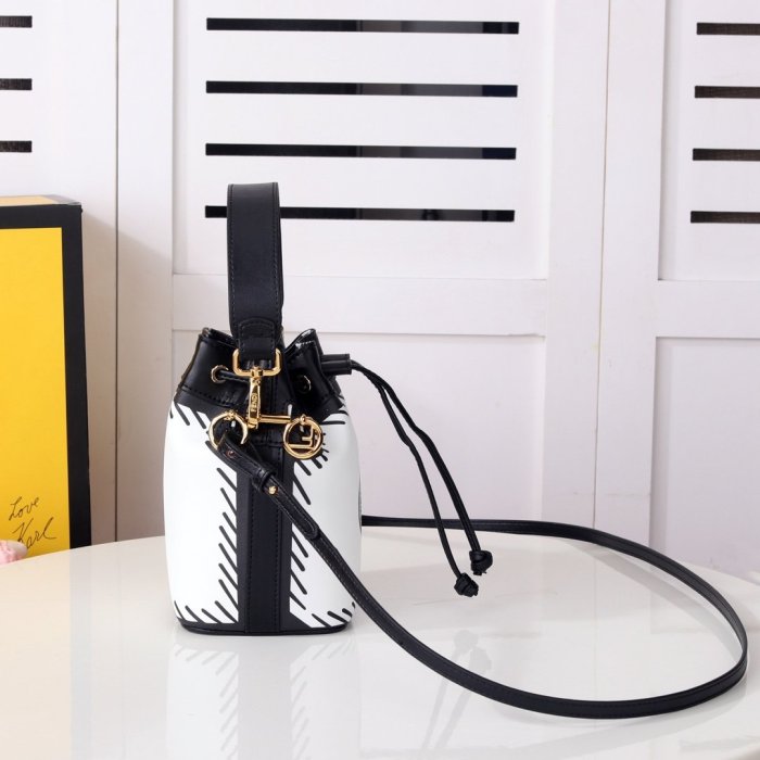 2020SS新作 FENDI フェンディ レディース ショルダーバック スーパーコピー