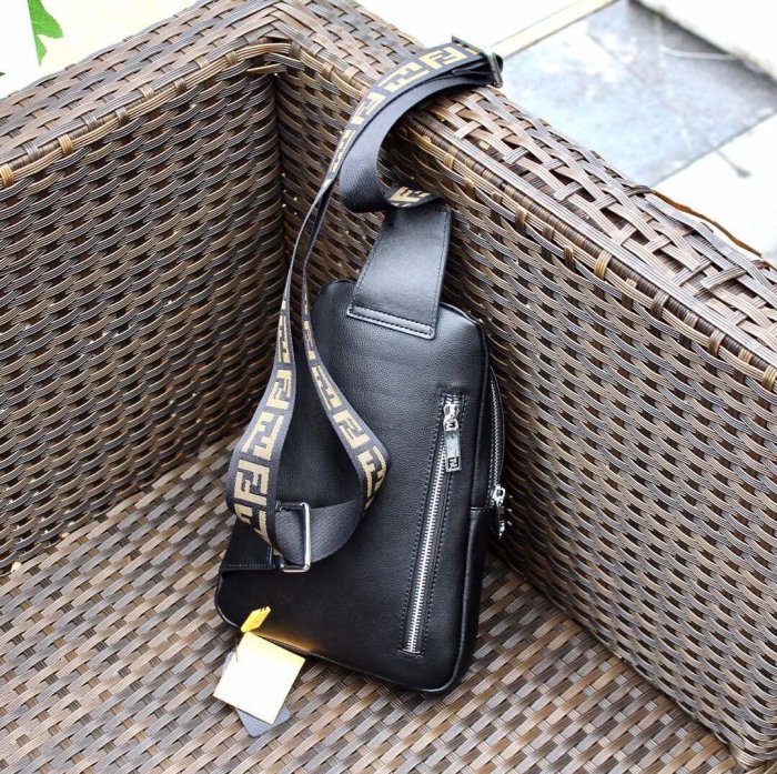 2020SS新作 FENDI フェンディ ショルダーバック スーパーコピー
