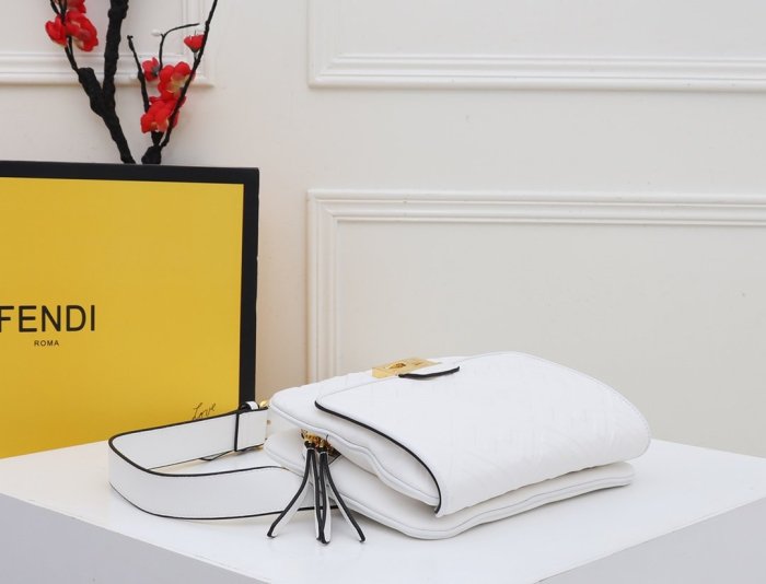 2020SS新作 FENDI フェンディ レディース ショルダーバック スーパーコピー