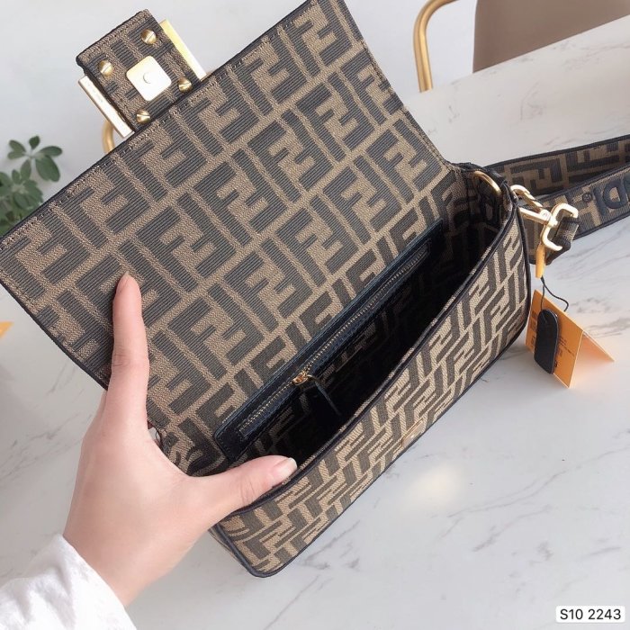 2020SS新作 FENDI フェンディ レディース ショルダーバック スーパーコピー