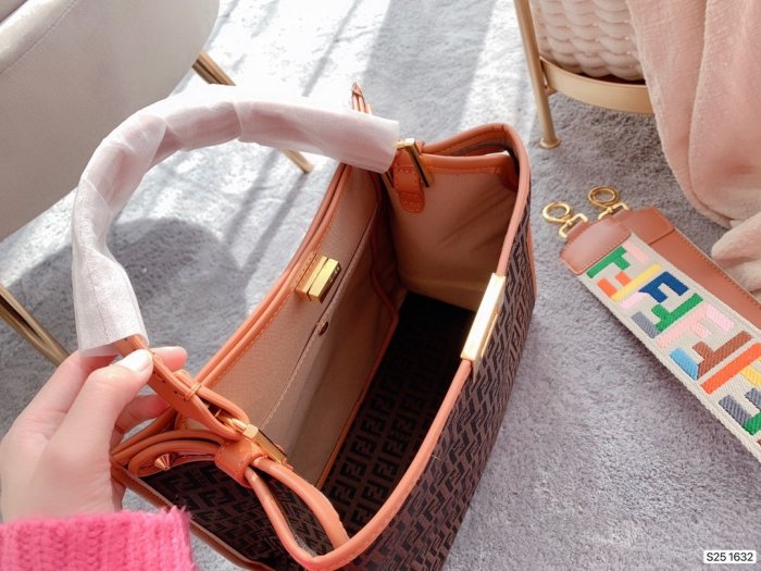 2020SS新作 FENDI フェンディ レディース ハンドバックスーパーコピー