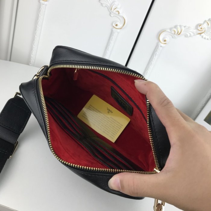2021SS新作 FENDI フェンディ ショルダーバック スーパーコピー