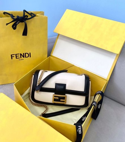 2021SS新作 FENDI フェンディ レディースショルダーバックスーパーコピー