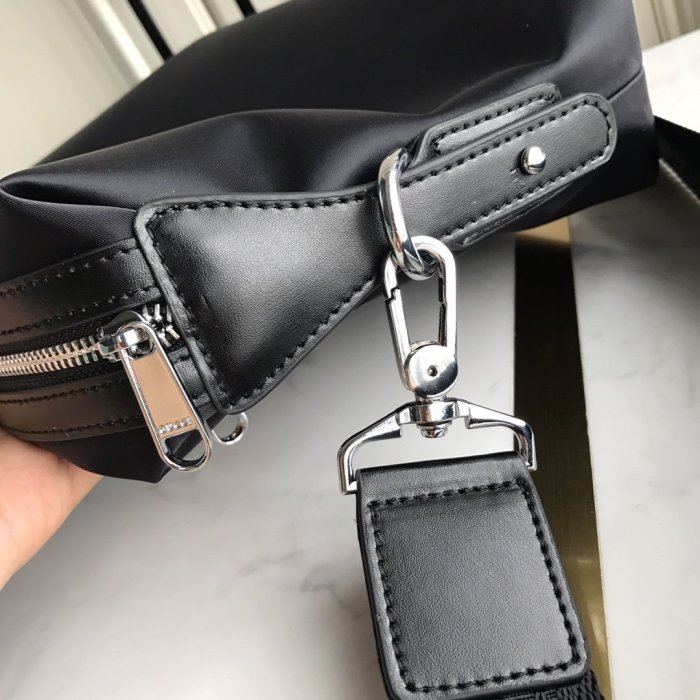 2021SS新作 Gucci グッチ メンズ ショルダーバックスーパーコピー
