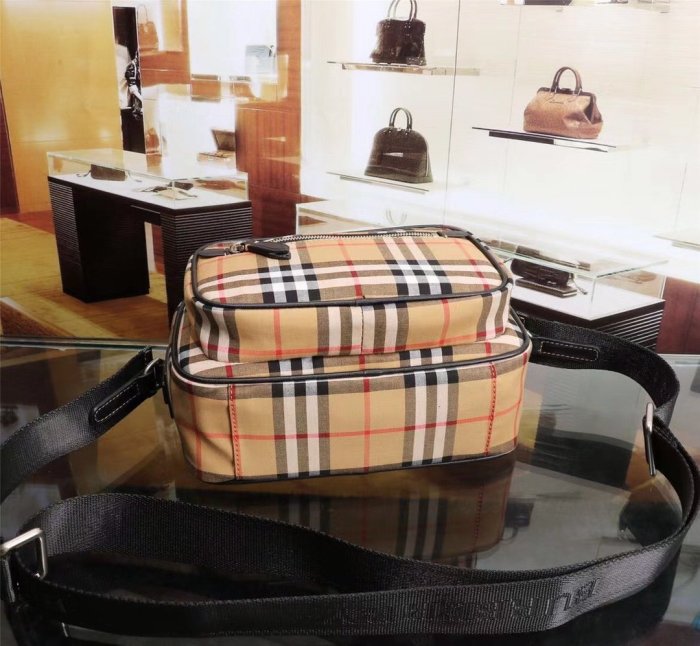 2020SS新作 Burberry バーバリー メンズ ショルダーバック スーパーコピー